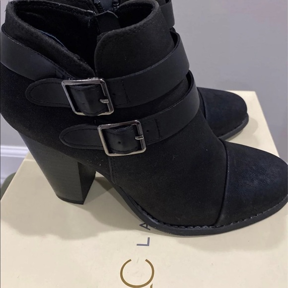 Ankle Boot - Picture 2 of 9